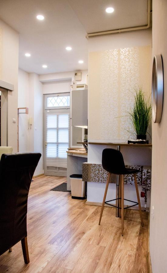 Molnar Apartment Cozy City Center Retreat For 2 Ac & Perfect Location! Budapest Bagian luar foto