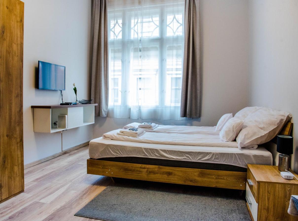 Molnar Apartment Cozy City Center Retreat For 2 Ac & Perfect Location! Budapest Bagian luar foto