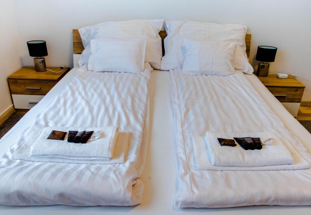 Molnar Apartment Cozy City Center Retreat For 2 Ac & Perfect Location! Budapest Bagian luar foto