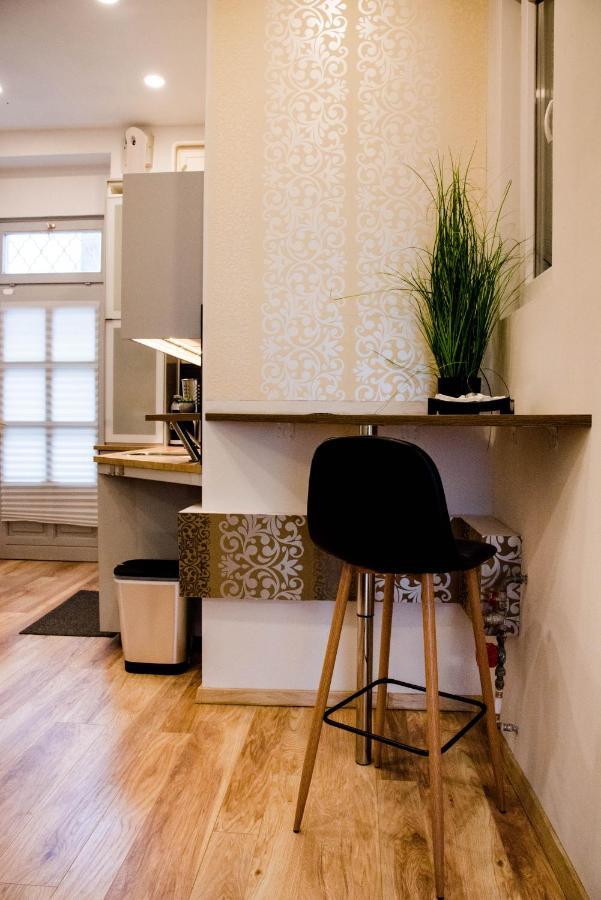Molnar Apartment Cozy City Center Retreat For 2 Ac & Perfect Location! Budapest Bagian luar foto